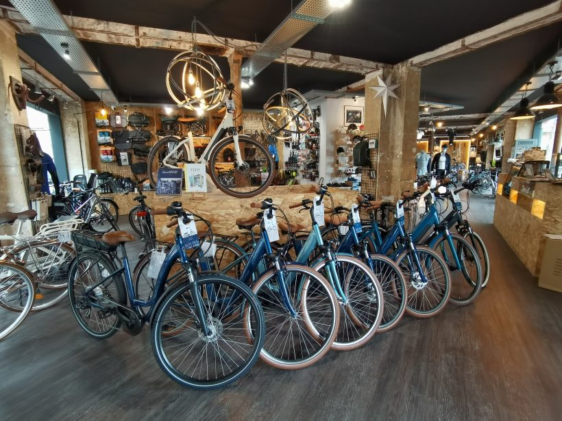 L'Echappée Belle : comptoir du cycliste - Magasin de vélos à  Asnières-sur-Seine. VTT, route, fixie, singlespeed, électrique. Atelier de  réparation, café et librairie spécialisée.